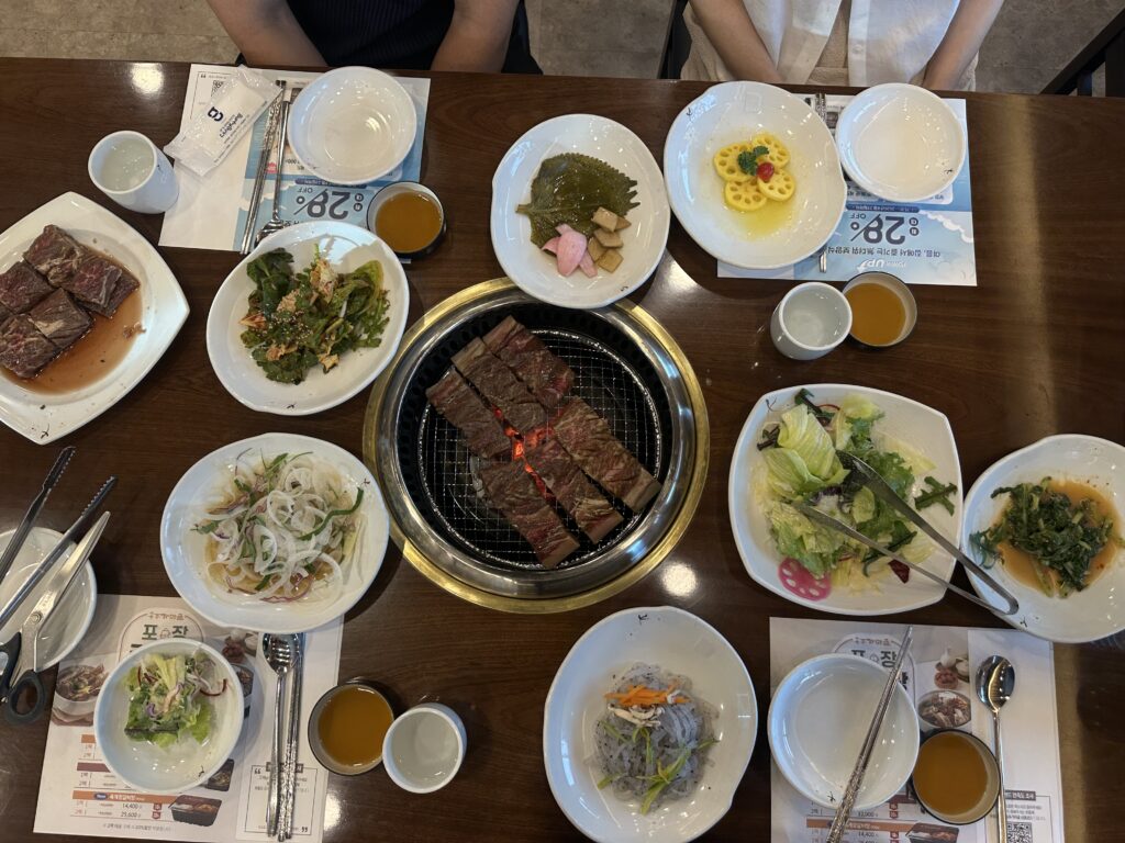 송추가마골 본관 소갈비와 밑반찬