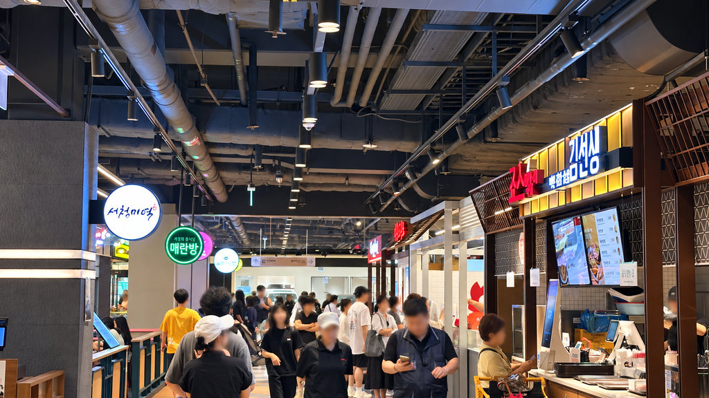 스타필드 마켓 월계점 1층 월계미식가 식당가 복도 전경 (서청미역 및 매란방 입점 매장)
